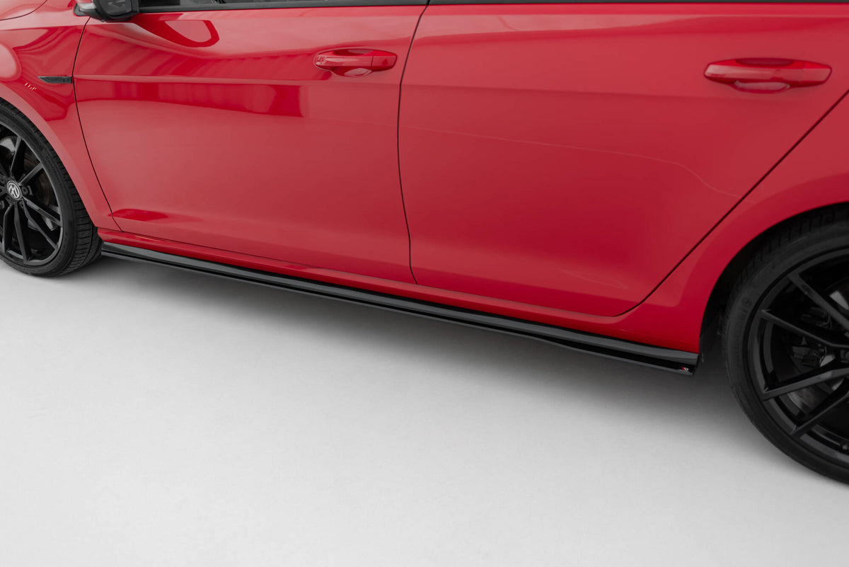 Nærbilde av Street Pro sideutvidelse i 10 mm ABS-plast for VW Golf MK7 Facelift