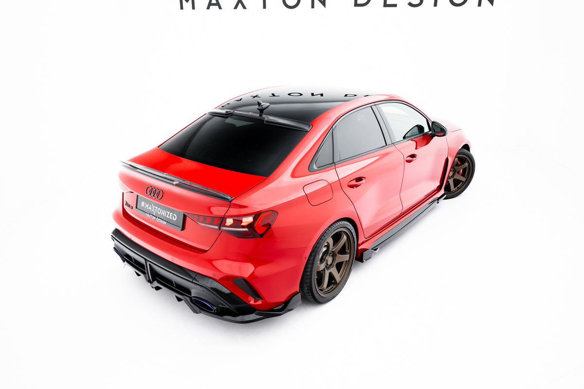 Detaljbilde av Gloss Black-finish på bakrutespoiler Audi RS3 Sedan 8Y