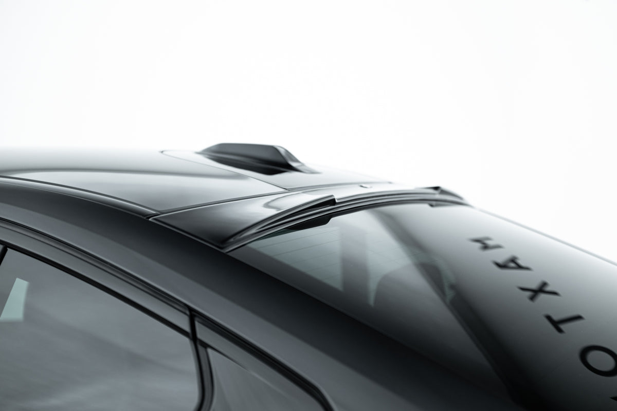 Takspoiler til BMW M5 Sedan G90 montert langs bakrutens overkant