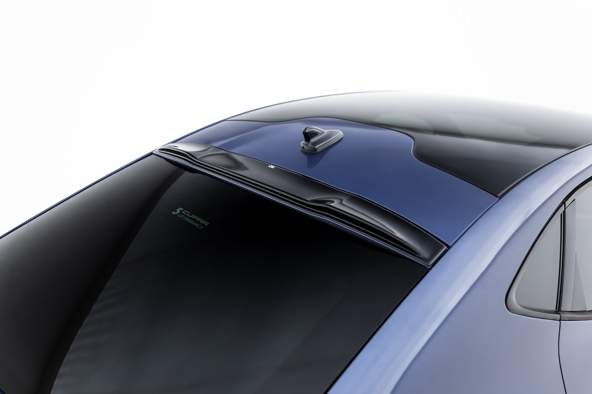 Hekkspoiler til Cupra Tavascan Mk1 i blank sort ABS sett forfra