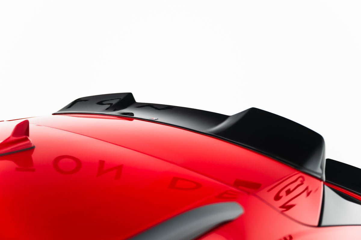 Spoiler Cap Audi RSQ8 Mk1 Facelift med 3M-tape klar for montering
