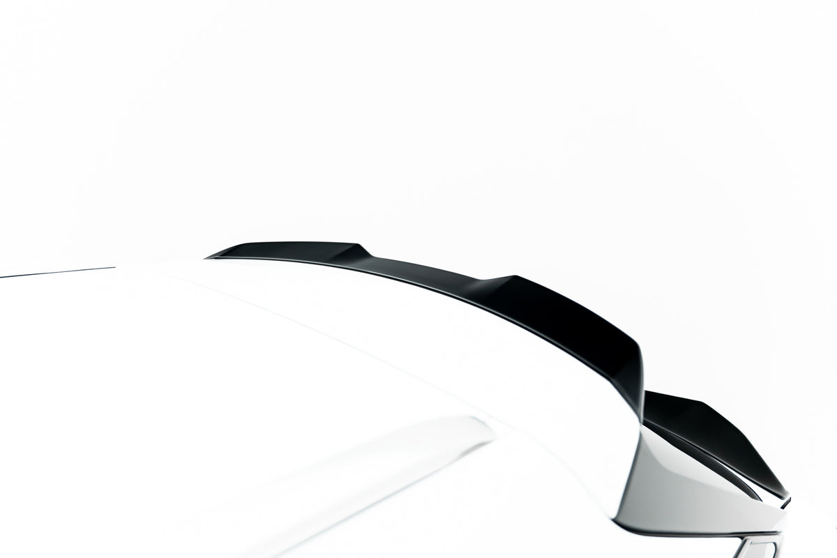 Spoiler cap montert på hekkspoiler Lexus RX F-Sport