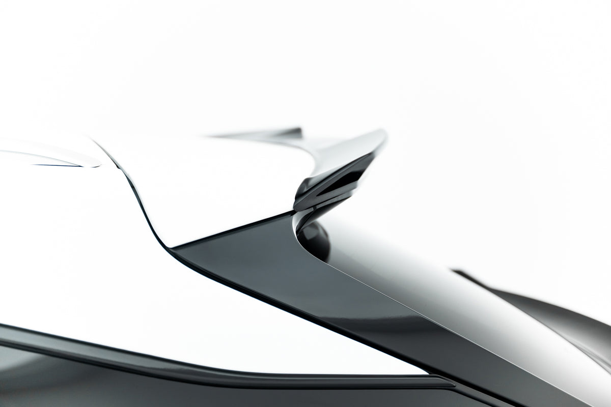 Detaljbilde av blank sort spoiler cap til Lexus RX F-Sport
