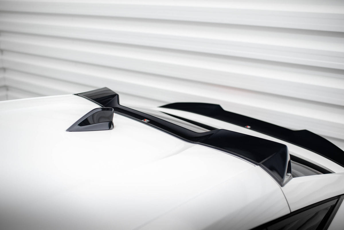 Pakkeinnhold med spoiler cap, 3M tape og avfettingsklut til Peugeot 408