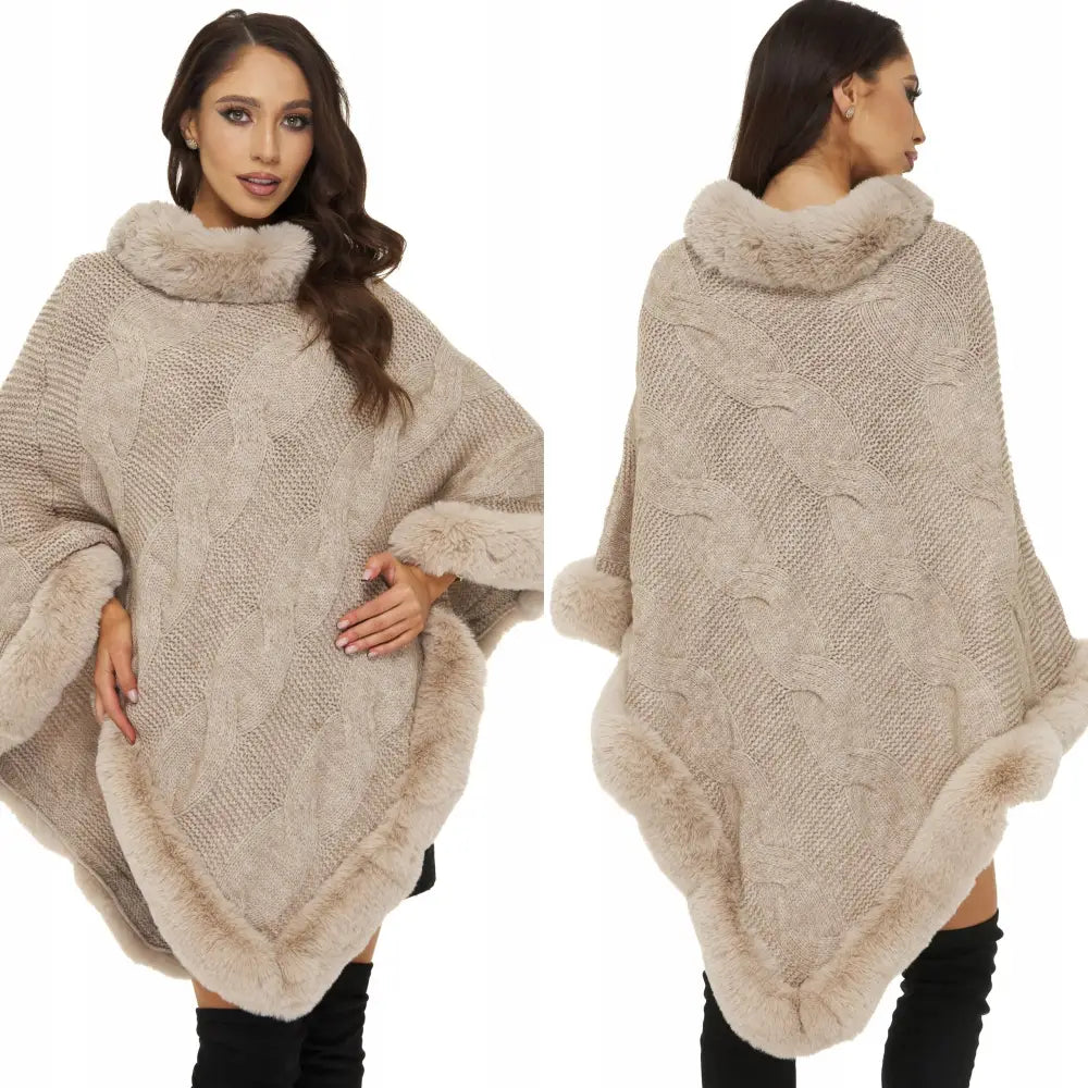 Poncho Strikket Genserkappe i Lysebeige Fuskpels - 1