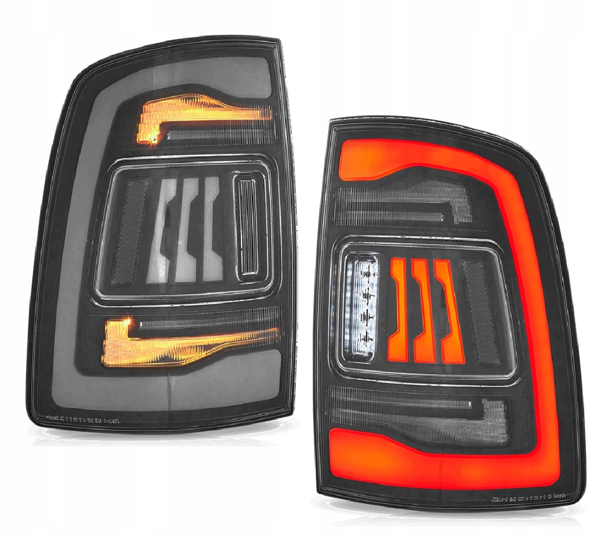 Baklykter Dodge Ram 09-24 i smoke black med tent gult blinklys og rød LED-stripe.