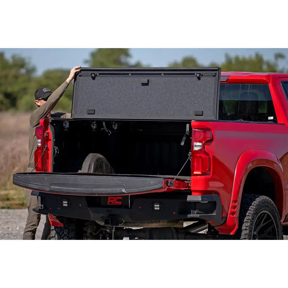 Røff Country Tri-fold Flip Up Deksel 5’10’ Til Chevrolet Silverado 1500 (2019-) - 7