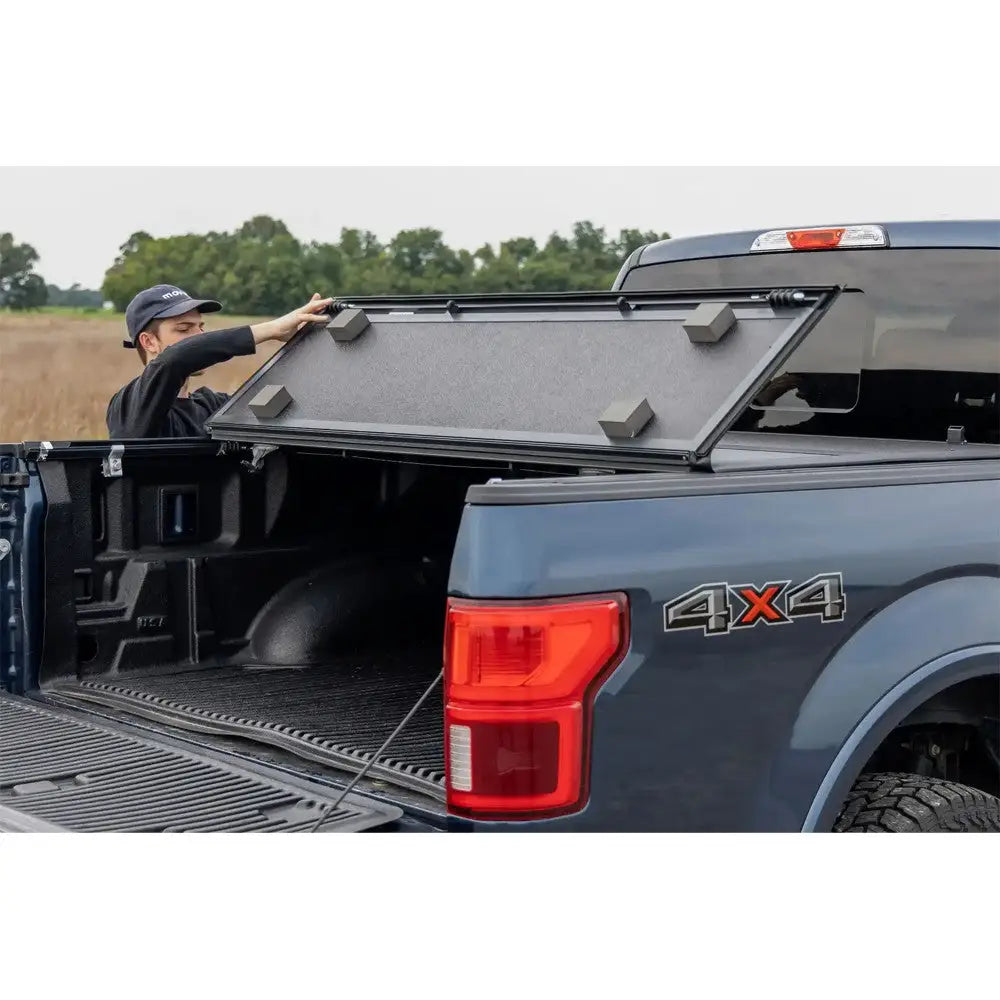 Røff Landegard Tri-fold Lavprofil Deksel for Ford F150 15-20