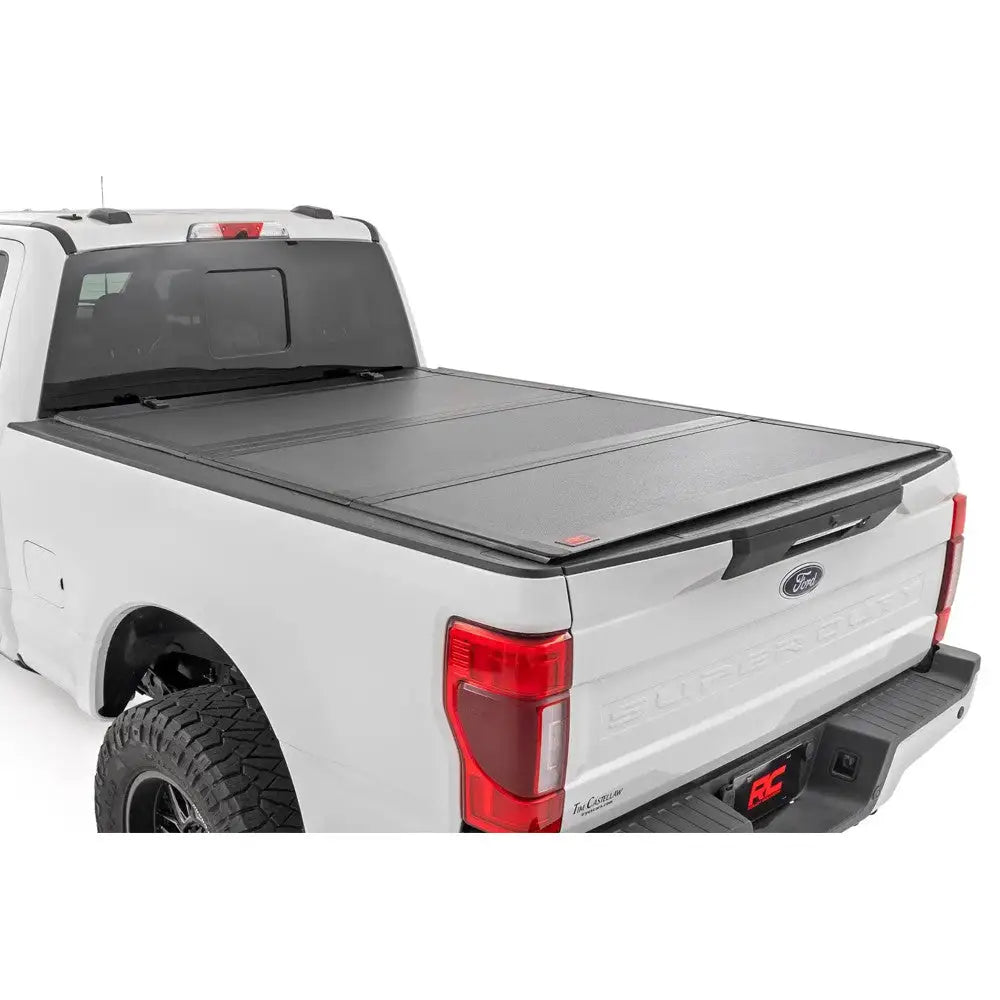 Røff Landsdeksel Tri-fold Lavprofil Rough Country 6’10’ - Ford F250 23- - 13