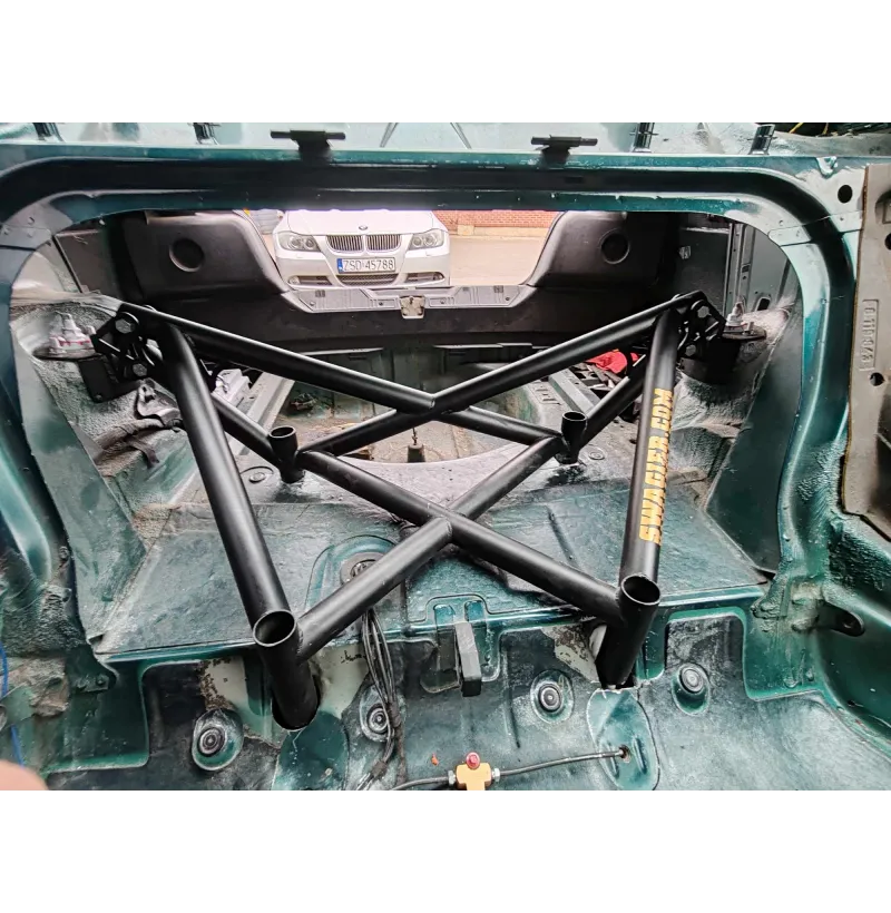 Boltesett inkludert med BMW E36 6-punkts bakre avstiver