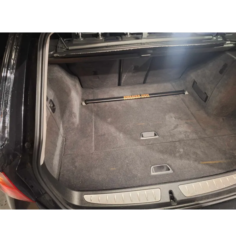Sort pulverlakkert nedre avstiver bak for BMW 3-serie og M-serie F-chassis