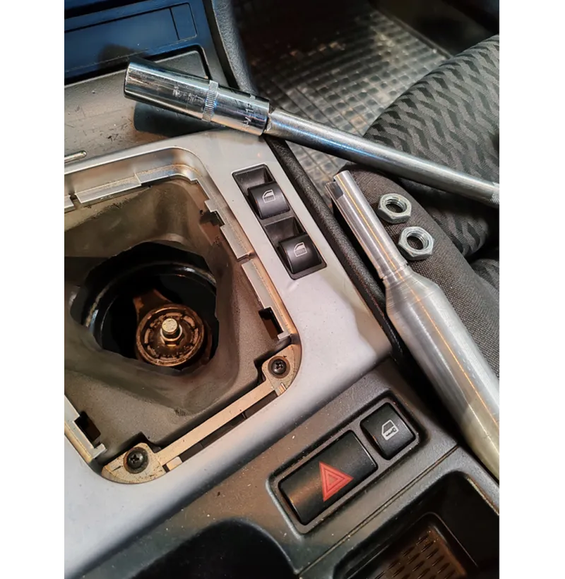 BMW short shifter i CNC-maskinert stål og aluminium – sett ovenfra