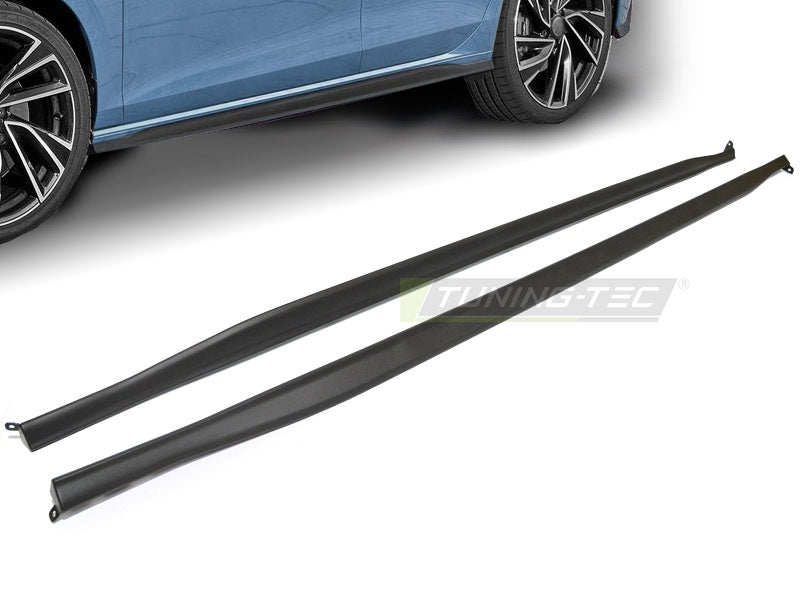Sport sideskjørt VW Golf 8 nærbilde av design langs terskelpartiet