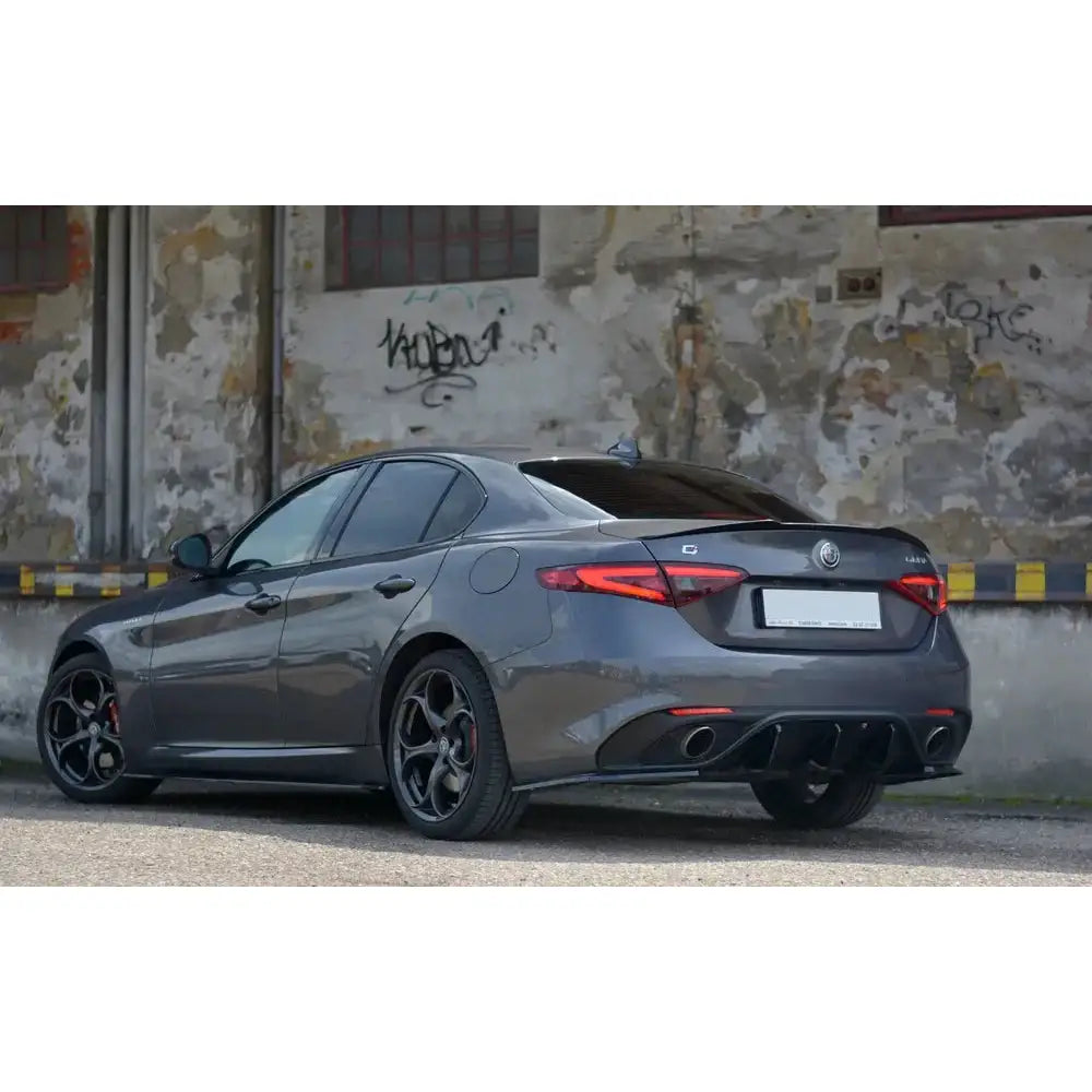 Sidesplitters bak Alfa Romeo Giulia Veloce