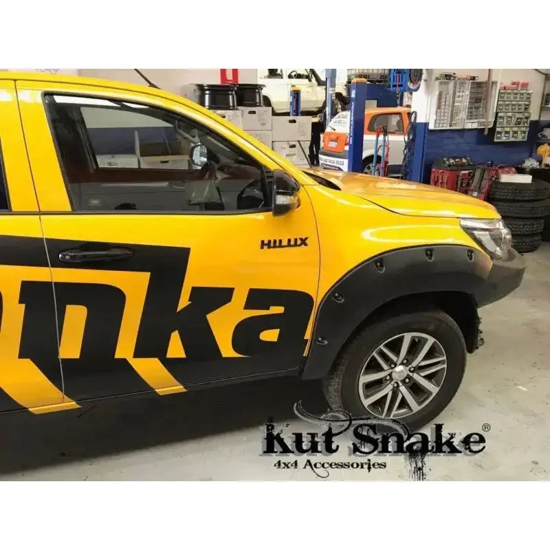 Skjermbreddere Kut Snake - Toyota Hilux 15-