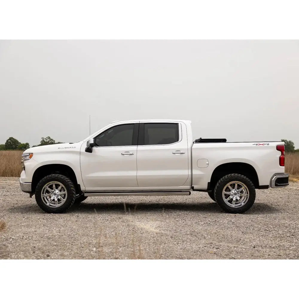 Solid Tri-fold Lavprofil Deksel Rough Country 5’10’ - Gmc Sierra 1500 19- - 2