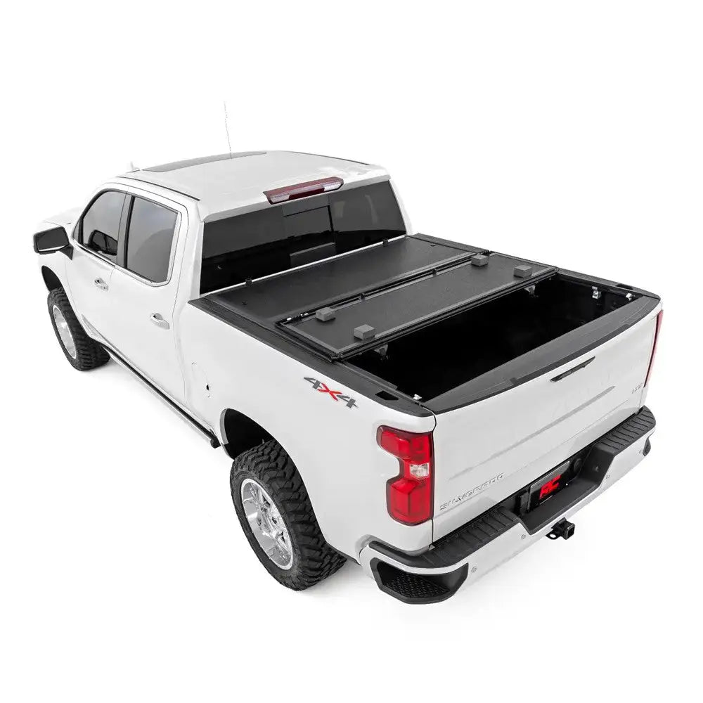 Solid Tri-fold Lavprofil Deksel Rough Country 5’10’ - Gmc Sierra 1500 19- - 6