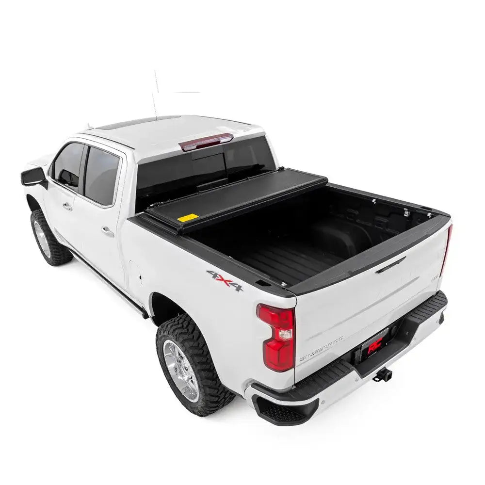 Solid Tri-fold Lavprofil Deksel Rough Country 5’10’ - Gmc Sierra 1500 19- - 7