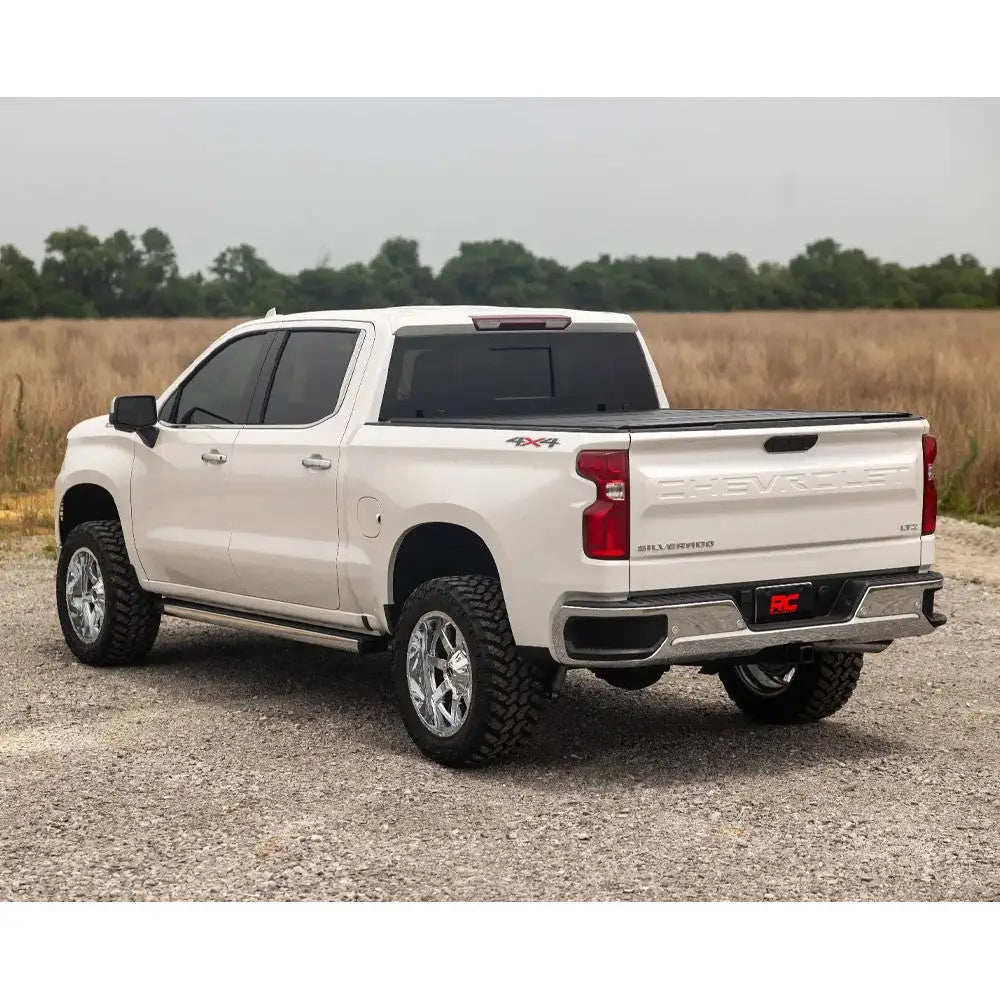 Solid Tri-fold Lavprofil Deksel Rough Country 5’10’ - Gmc Sierra 1500 19- - 13