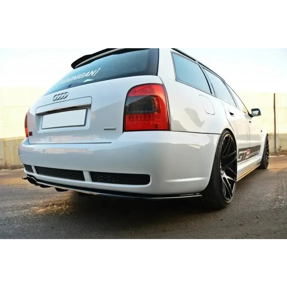 Splitter Bak Audi Rs4 B5 (with a Vertical Bar) - 2