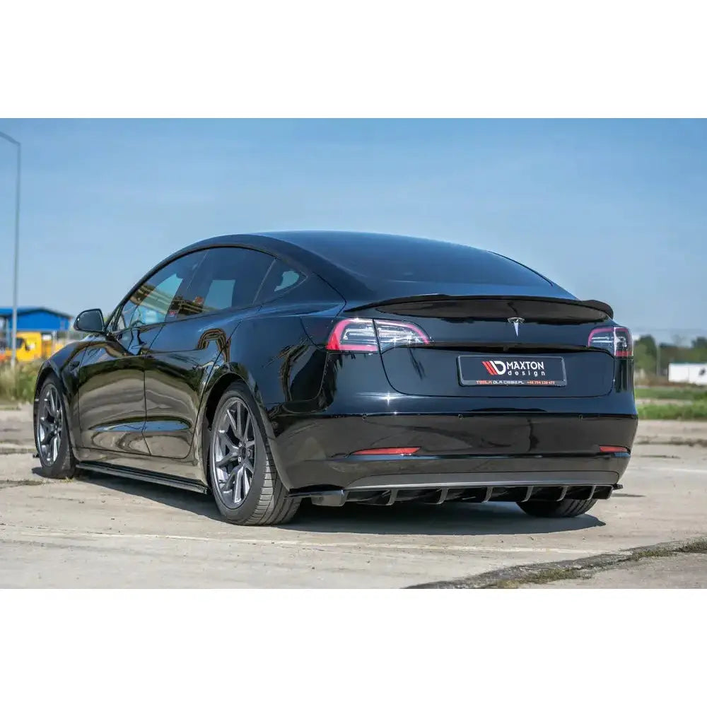 Spoiler Tesla Model 3 - Karbonimitasjon 2