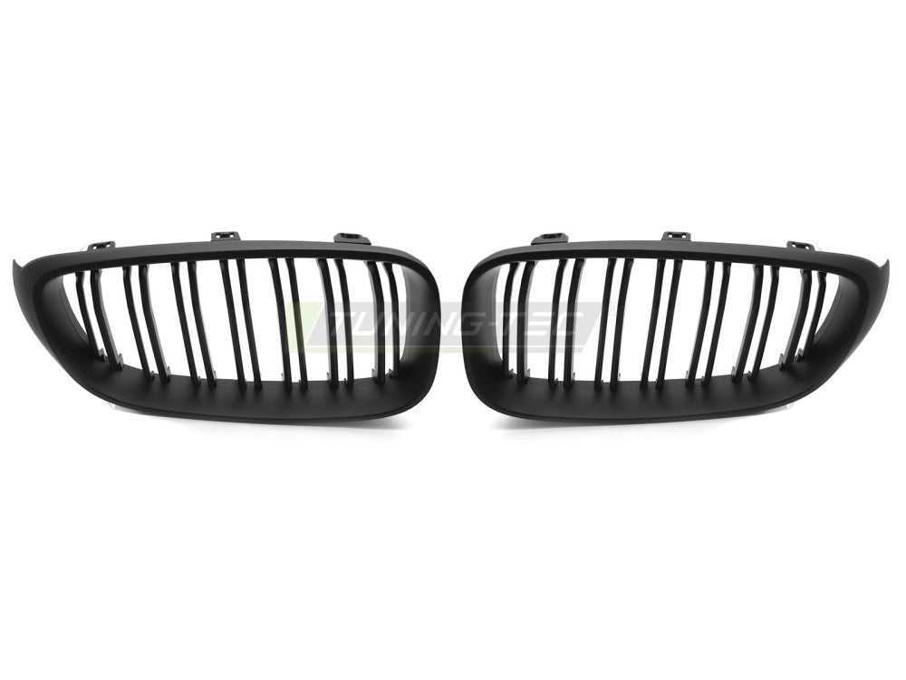 Nærbilde av matt svart sportsgrill med double bar-design til BMW F34 GT