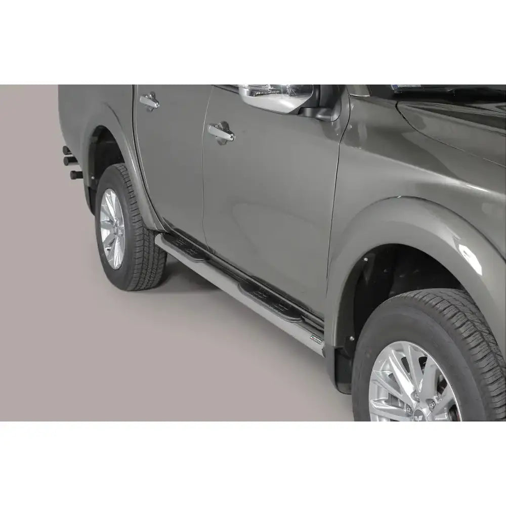 Stigtrinn Grand Pedana Inox Mitsubishi L200 2015> Double Cab - Polert Stål 1