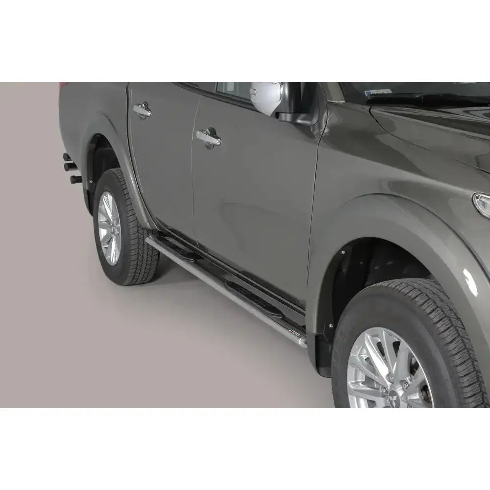 Stigtrinn Grand Pedana Oval Inox Mitsubishi L200 2015> Double Cab - Polert Stål 1