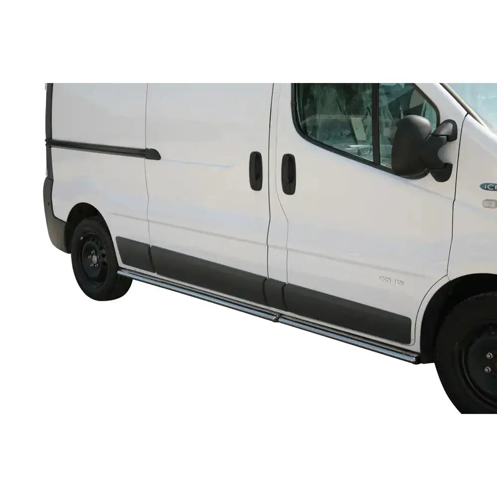 Stigtrinn Renault Trafic 07-13 - Oval - Polert Stål 1