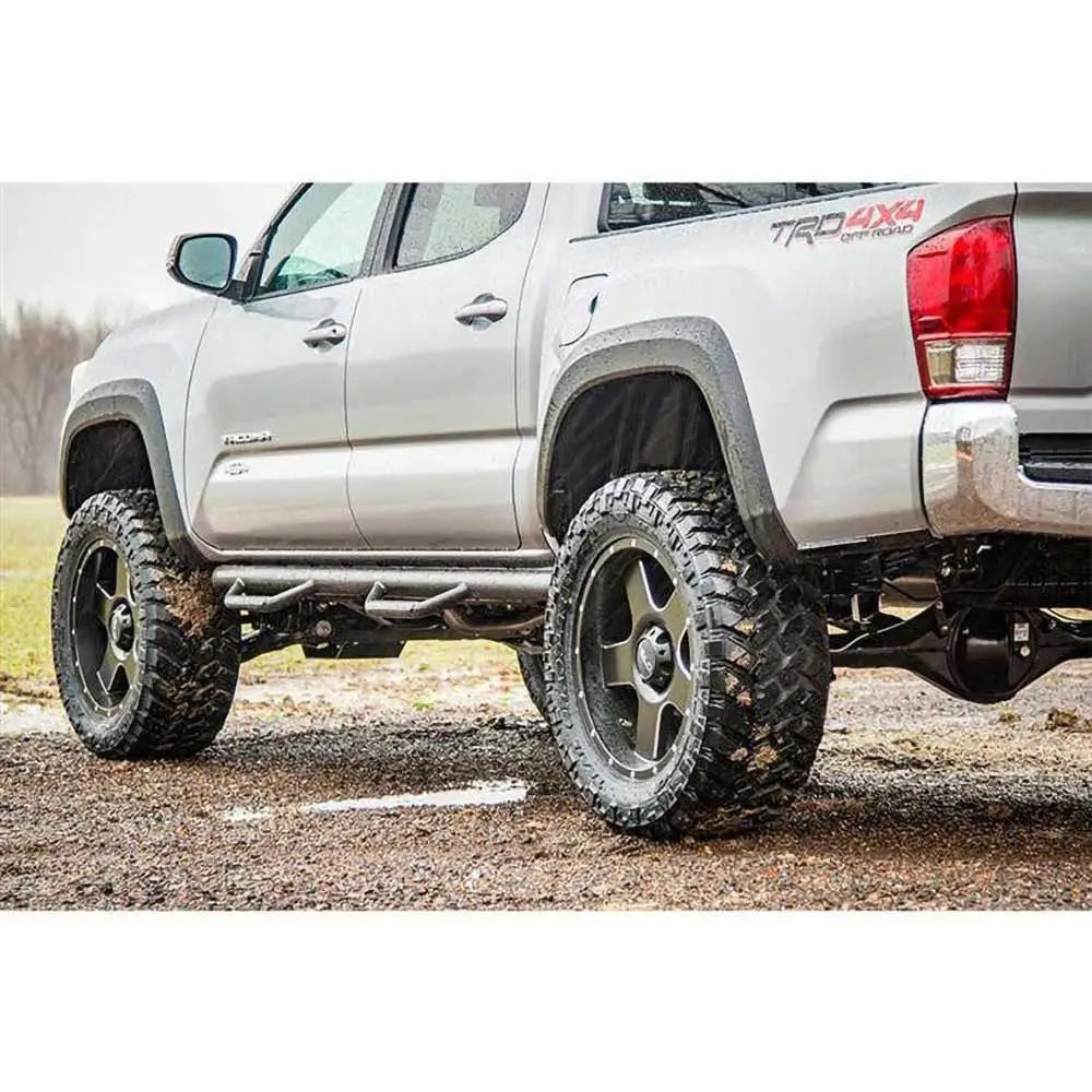 Stigtrinn Toyota Tacoma 16-23 - Rough Country Sidesteps 5’