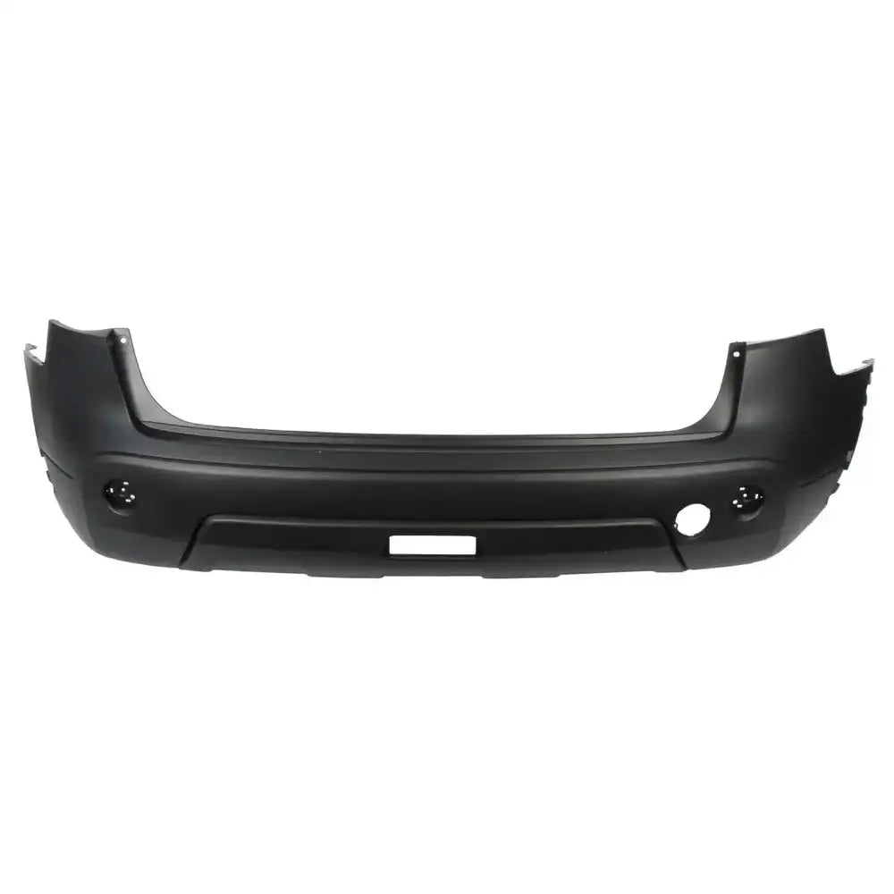 Støtfanger bak Nissan Qashqai J10 svart plast med hull for sensorer og lys mot hvit bakgrunn.