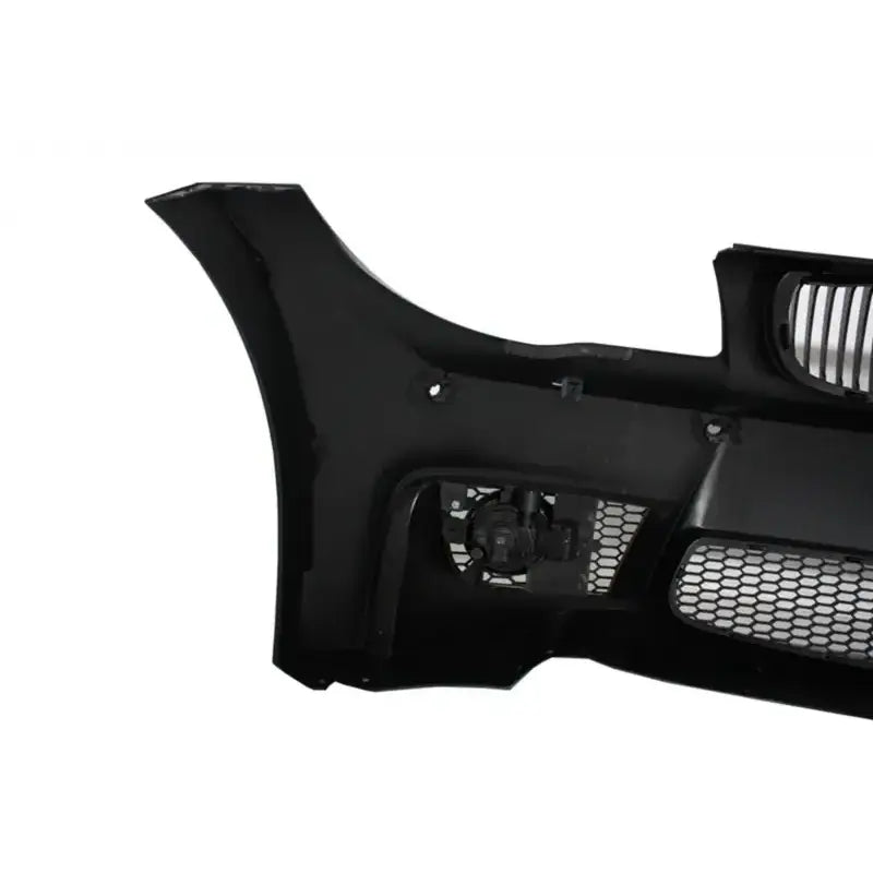Front bumper for BMW 1 Serie E88 07-11 vist fra innsiden med gitterdetaljer og sensorfeste.