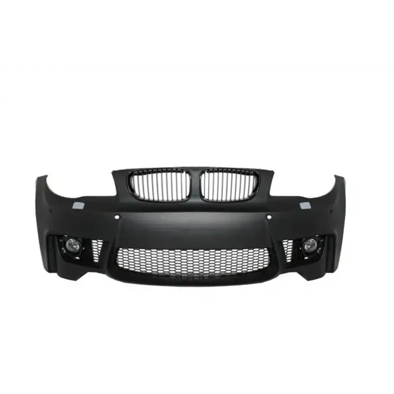 Støtfanger foran til BMW 1 Serie E88 07-11, svart plast med grill- og tåkelysåpninger, sett forfra.