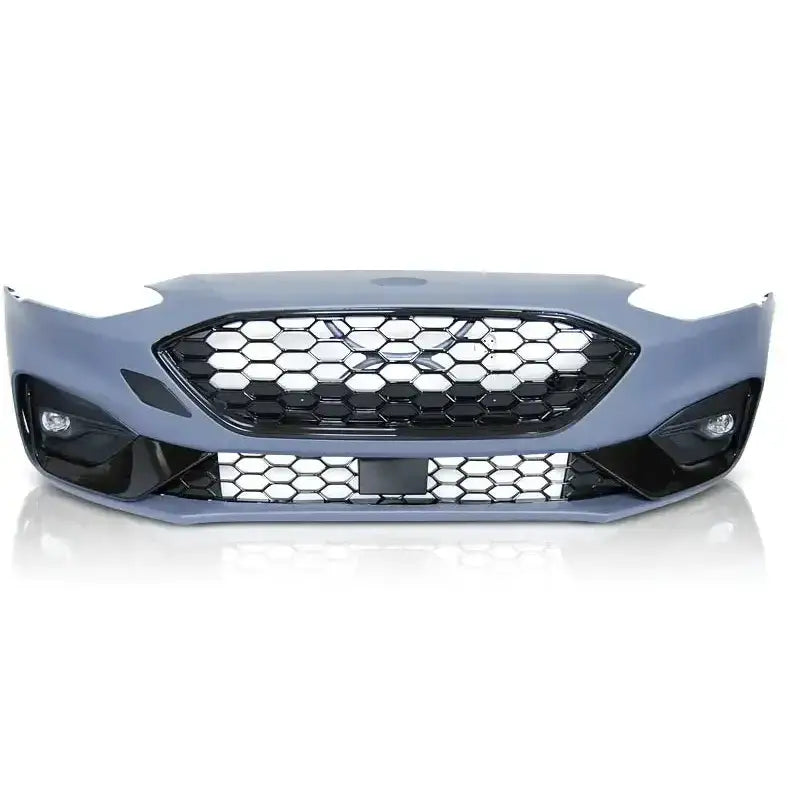 Front bumper til Ford Focus 18-21 Sport ST med sort sekskantet grill og tåkelysåpninger, sett forfra.
