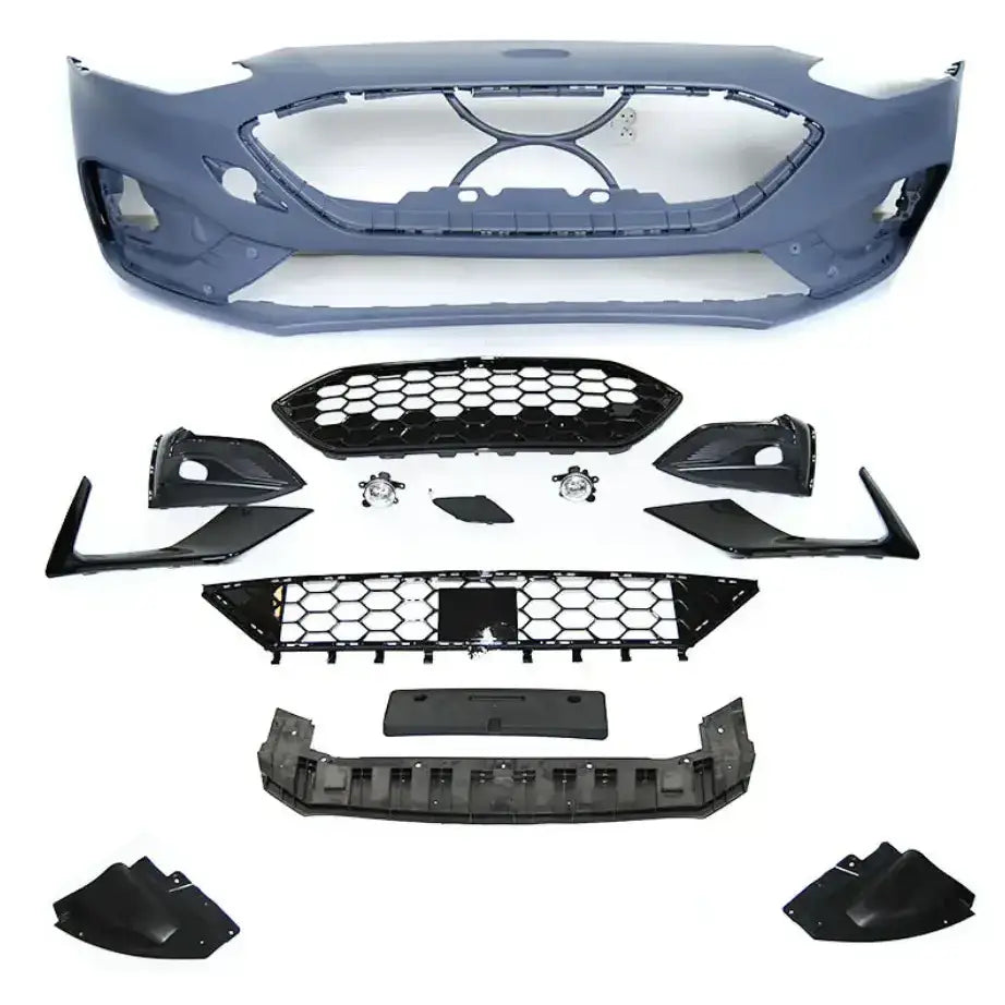 Støtfanger foran Ford Focus 18-21 Sport ST med grill og lykteinnsatser lagt ut mot hvit bakgrunn.