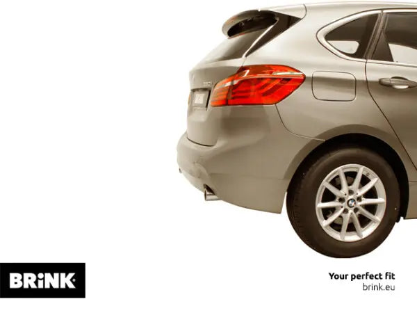 BMW 1 med Brink avtagbart tilhengerfeste sett bakfra uten kule montert