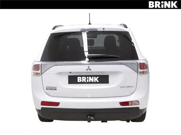 Tilhengerfeste Brink under bakfangeren på Mitsubishi Outlander III pre-facelift