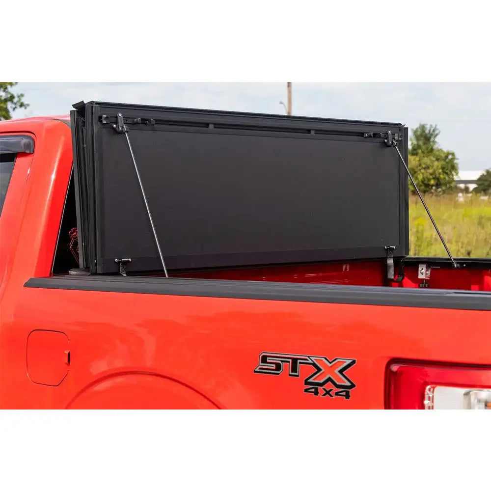 Tri-fold Flip-up Hard Cover Rough Country 5’7’ - Ford F150 15-20 - 14