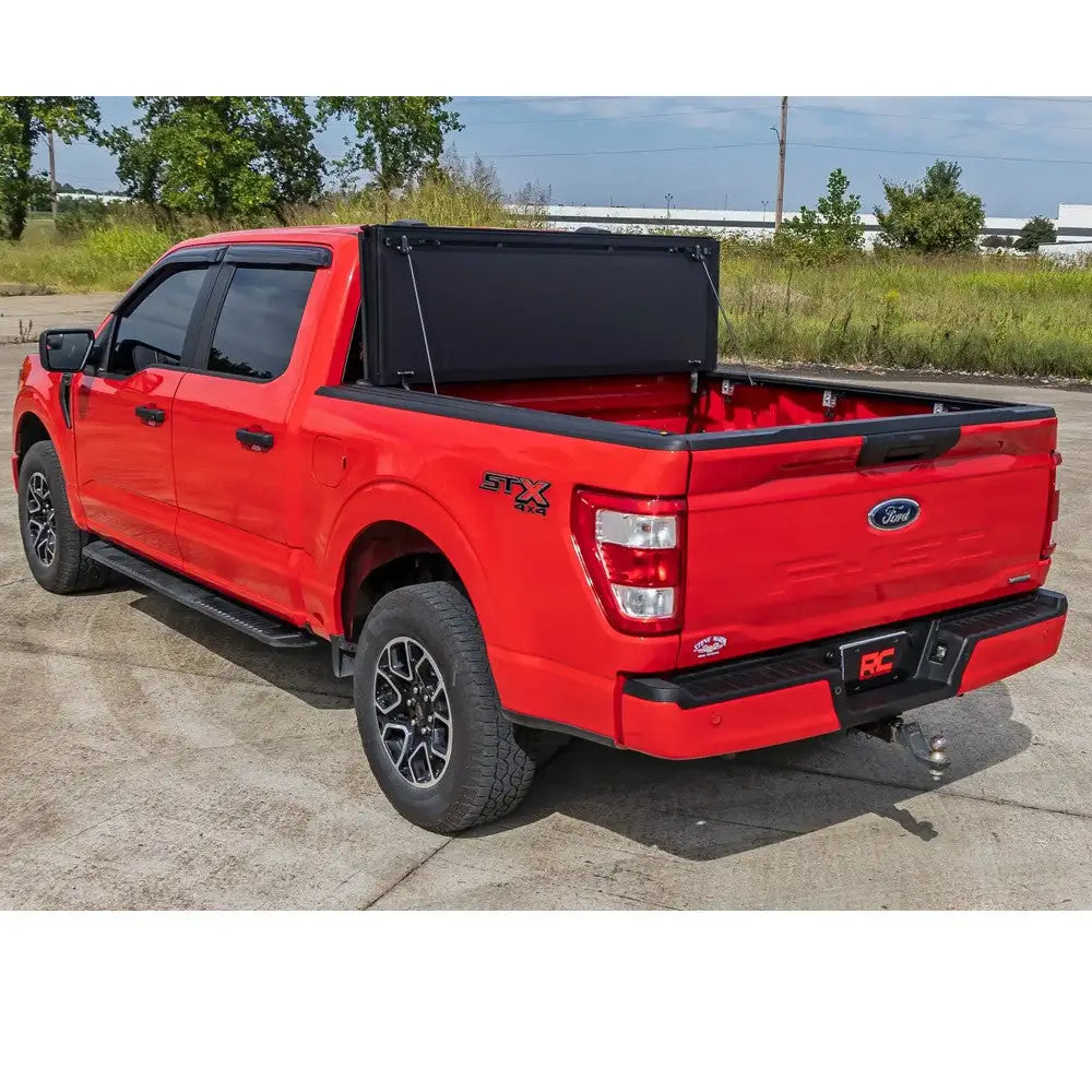 Tri-fold Flip-up Hard Cover Rough Country 5’7’ - Ford F150 15-20 - 15