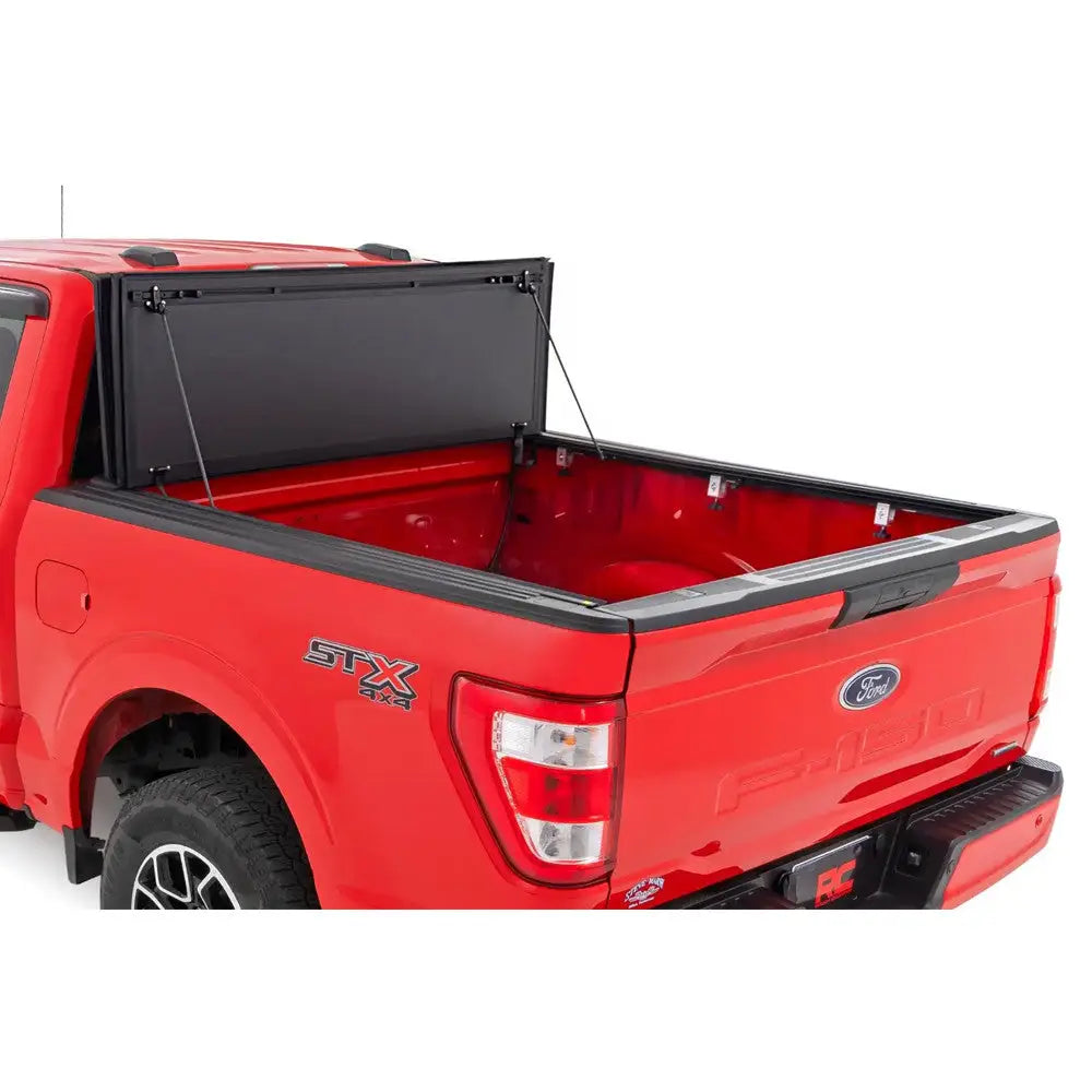 Tri-fold Flip-up Hard Cover Rough Country 5’7’ - Ford F150 15-20 - 3