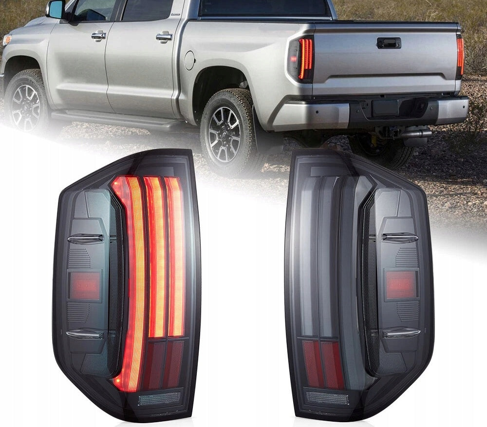 Baklykter Toyota Tundra 13-21 i smoke, mørke staver ved hvit pickup.