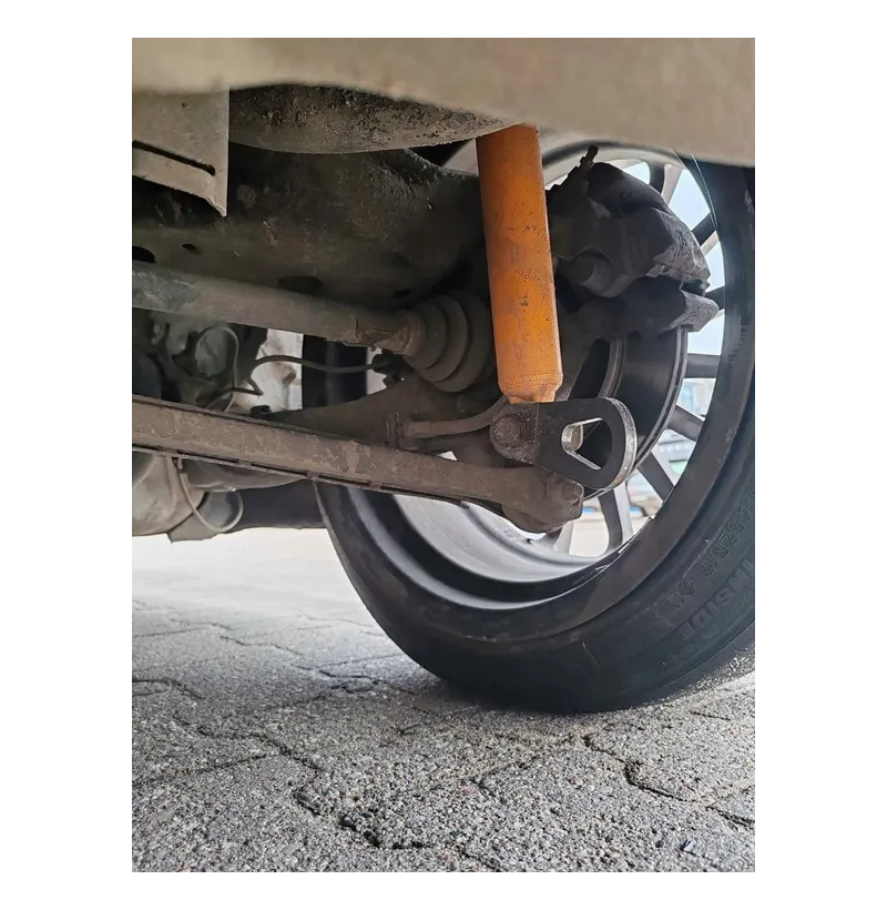Rødt surringsfeste i stål for BMW E30 – sett med 2 stk for begge sider av bilen