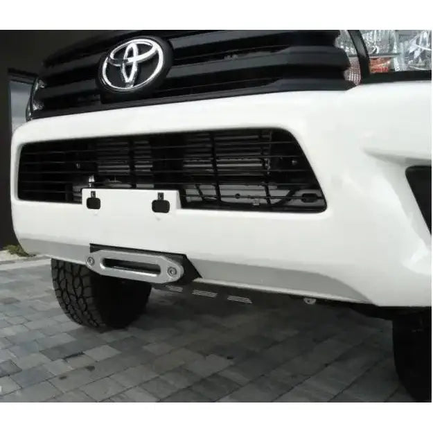 Vinsj Monteringsplate Toyota Hilux Revo 16- - 1