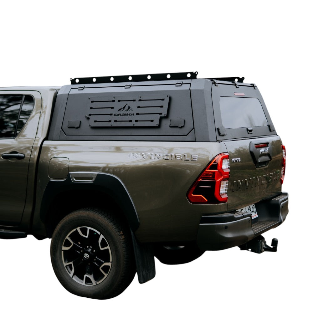 Låsbart vindu i sideluke på aluminium hardtop Toyota Hilux 05-15