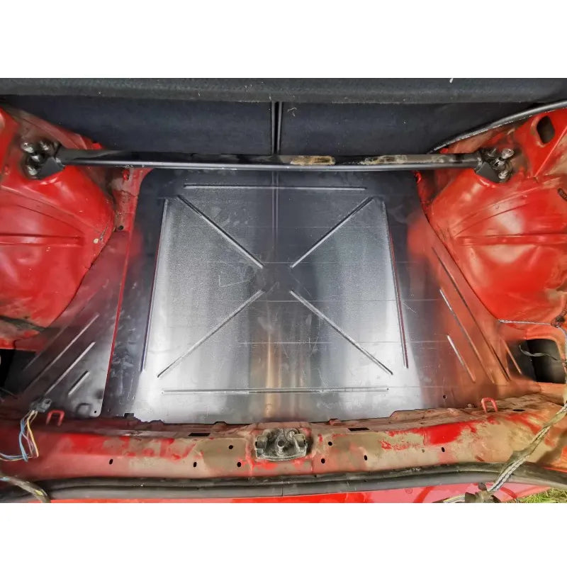 Pulverlakkert blindplate for reservehjul til BMW E36 Compact til drift og motorsport