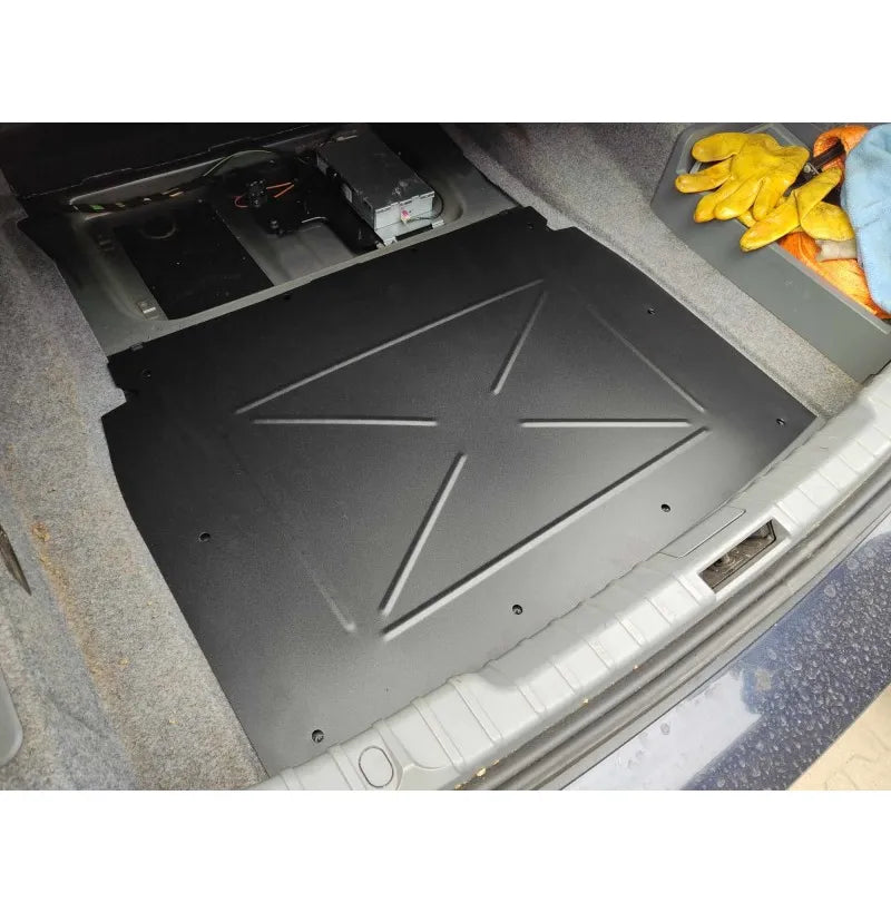 Pulverlakkert blindplate for bagasjerom BMW E92 drift
